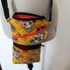 Pochette de téléphone molletonnée "tête de mort"